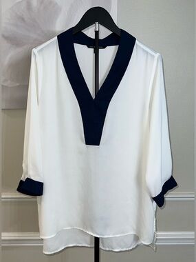 Zac & Rachel White & Navy 3/4 Sleeve V-Neck Tunic Blouse! Size Large.